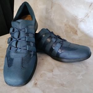 12M Navy Blue Trotters Joy Women's Walking Shoe